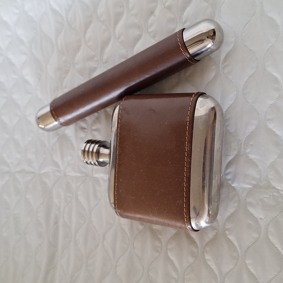 Flask Set - Picture 2 of 6